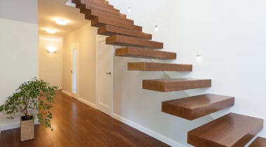 drewniane schody dywanowe